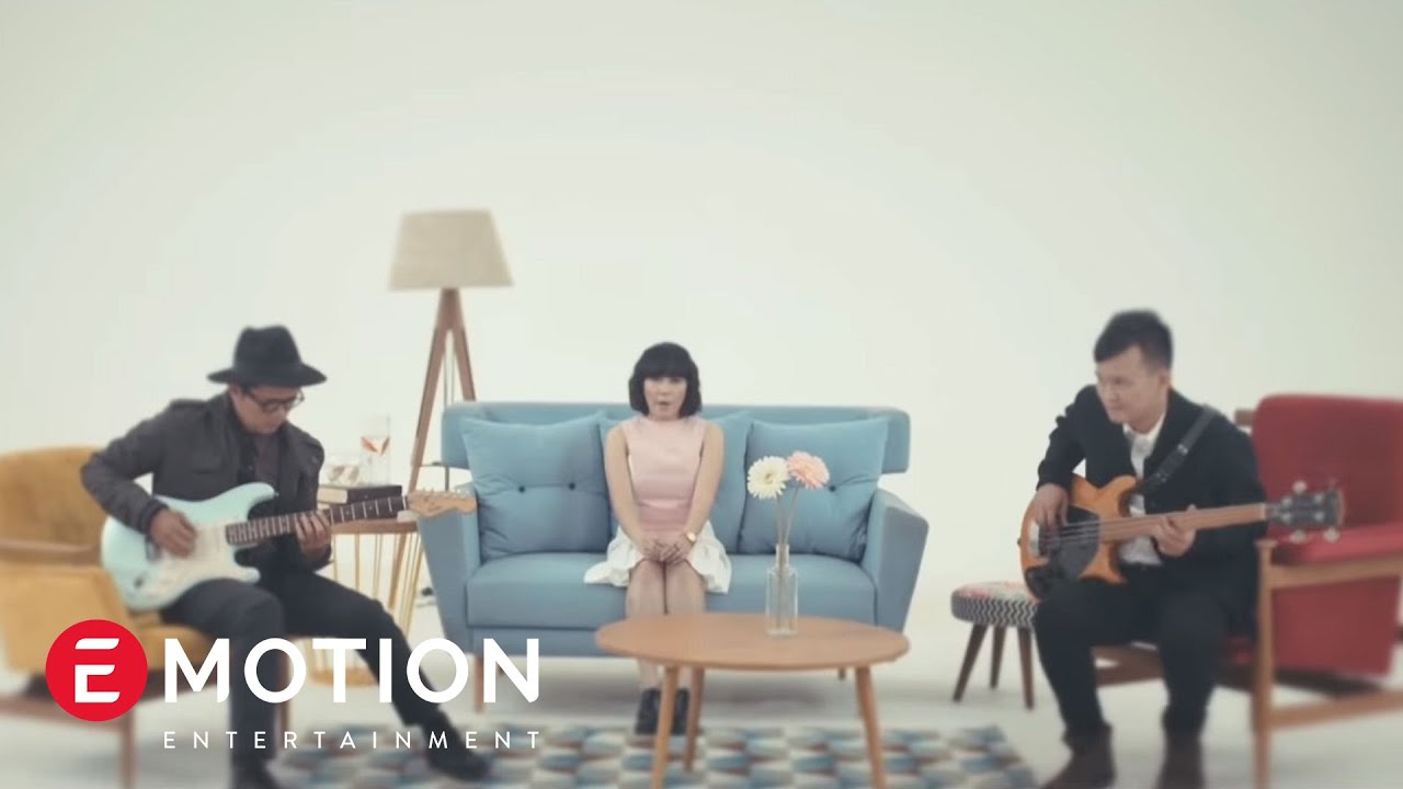 Cassandra – Cinta Dari Jauh (Official Music Video)