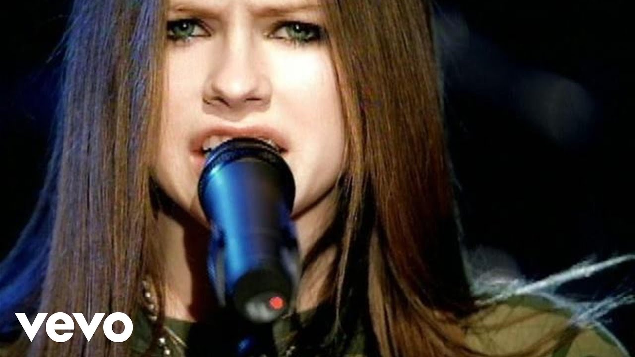 Avril Lavigne – Losing Grip (Official Music Video)