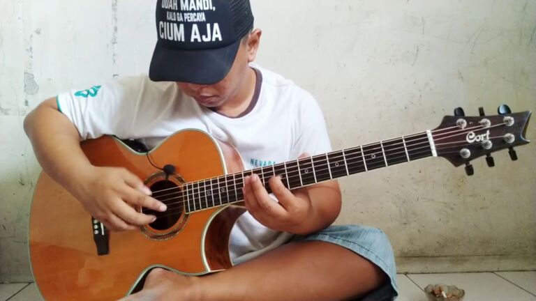 Klise Instrument By Alip Ba Ta Master Fingerstyle Indonesia - VIDEO ...