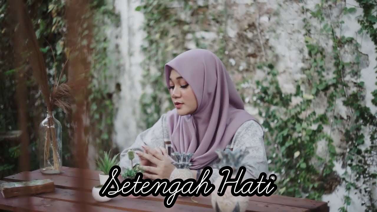 Fadhilah Intan – Setengah Hati (Official Music Video Youtube)