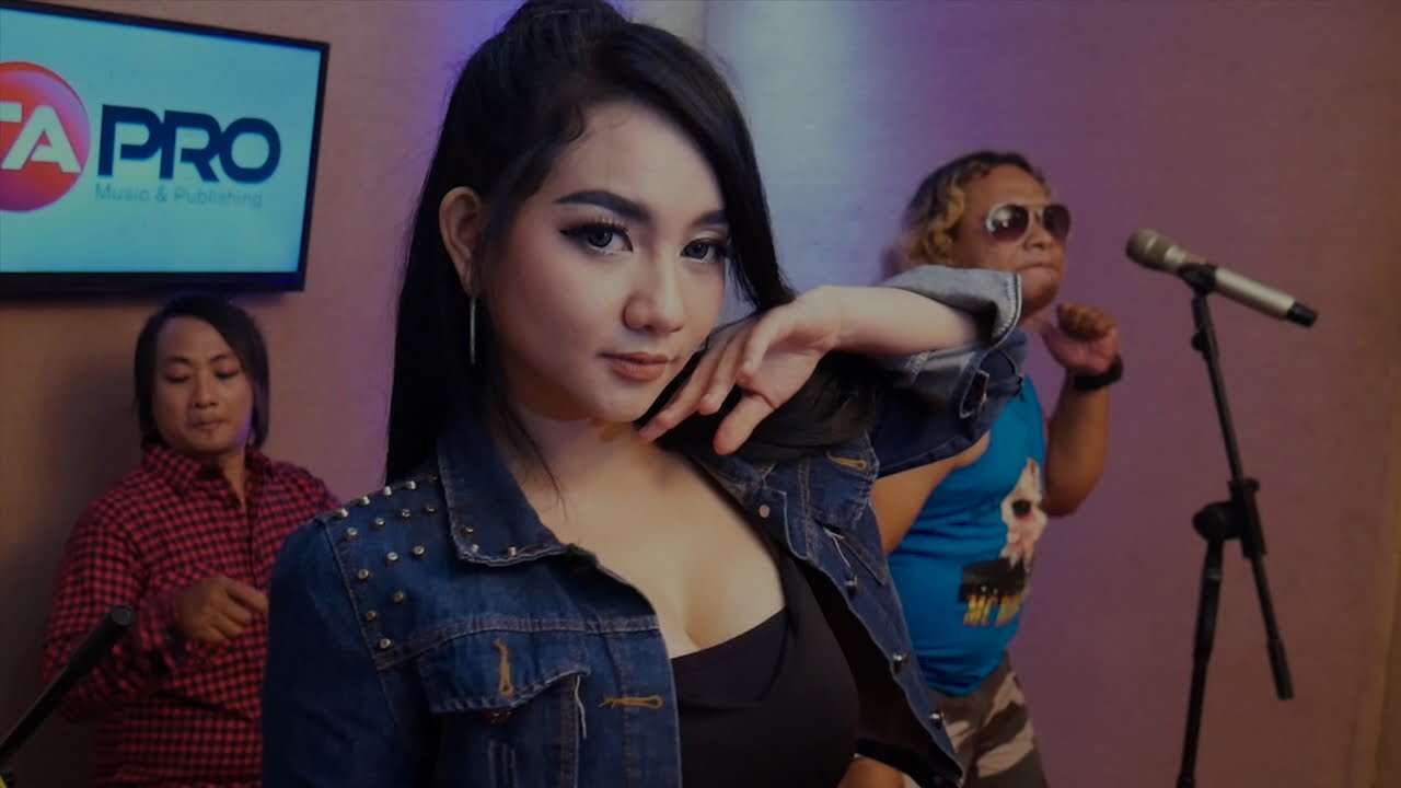 Lala Widy – Aku Rela (Official Studio Music Video Youtube)
