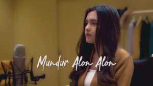 Ipank Yuniar feat. Ulfah Betrianingsih – Mundur Alon Alon (Official Music Video Youtube)