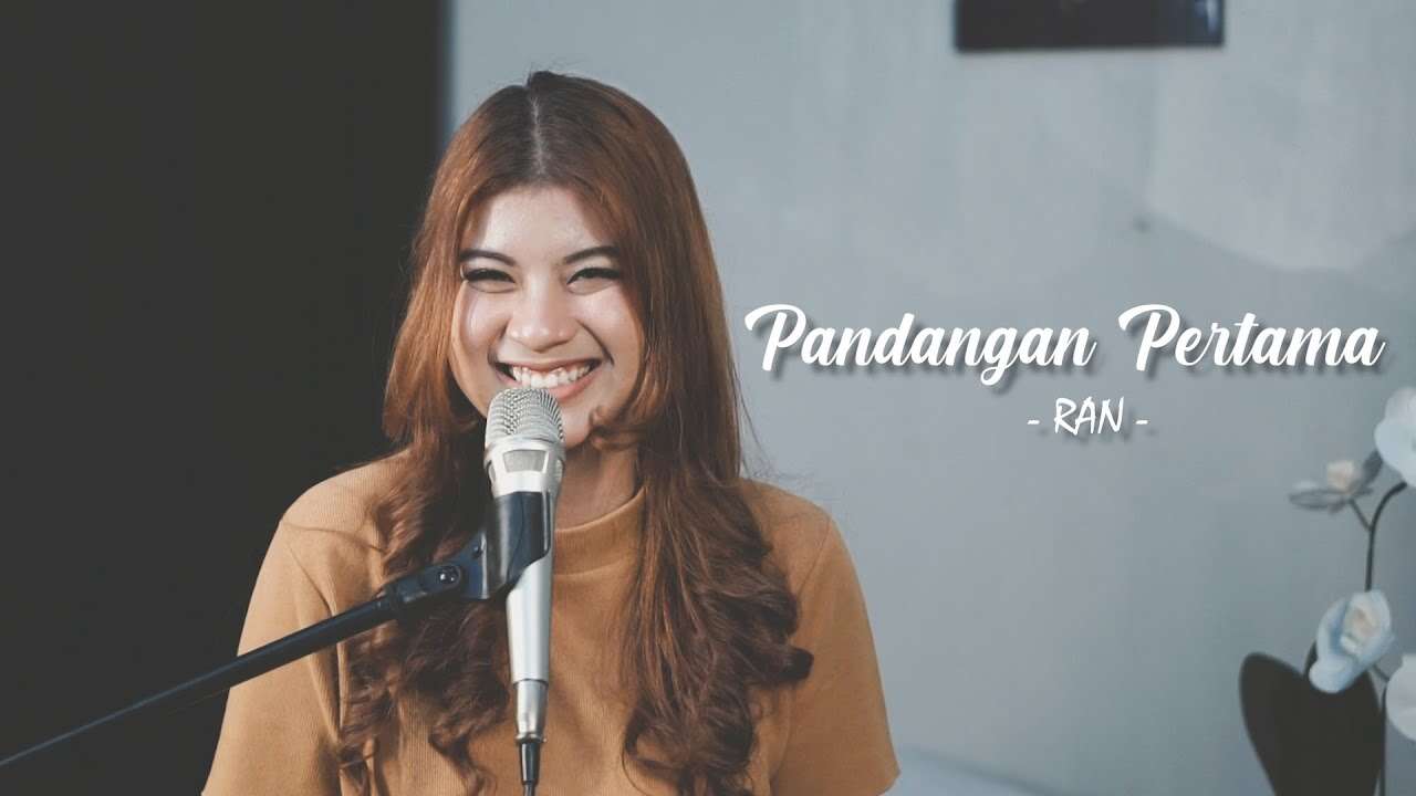 Nabila Maharani – Pandangan Pertama (Official Music Video Youtube)