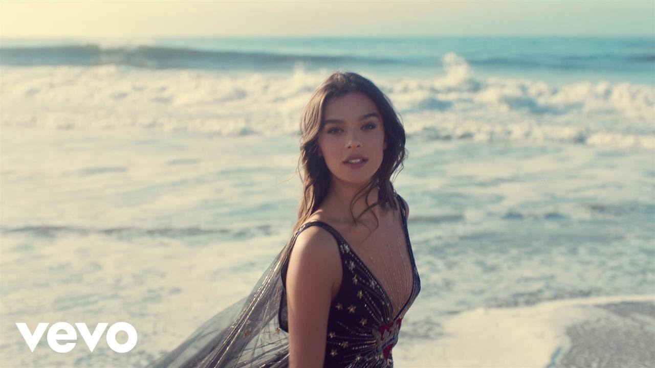 Hailee Steinfeld – Capital Letters (Official Music Video Youtube)