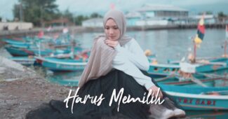 Ipank Yuniar Feat. Sanathanias – Harus Memilih (Official Music Video Youtube)