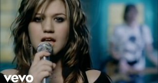 Kelly Clarkson – Breakaway (Official Music Video Youtube)