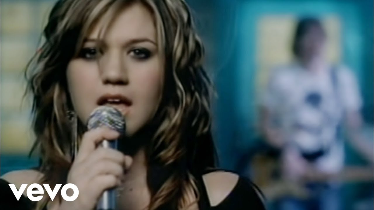 Kelly Clarkson – Breakaway (Official Music Video Youtube)