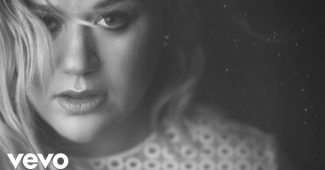 Kelly Clarkson – Piece by Piece (Official Music Video Youtube)