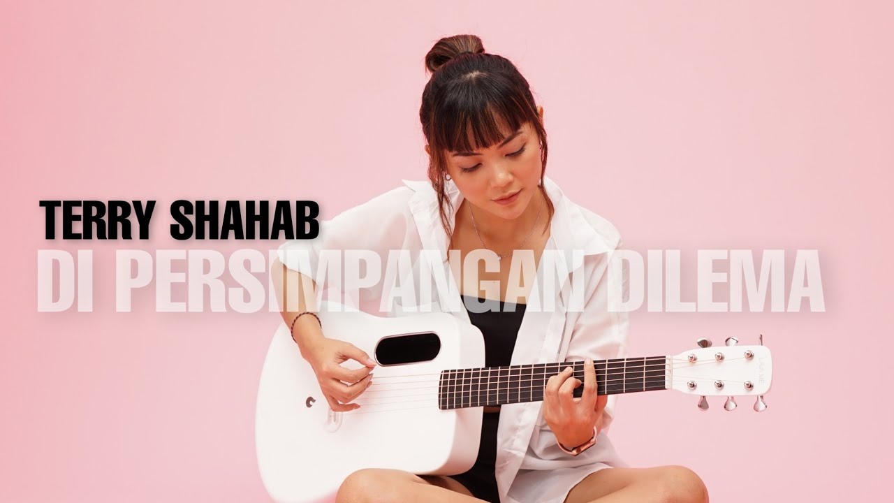 Tami Aulia – Di Persimpangan Dilema (Official Music Video Youtube)