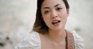 Tami Aulia – Menemukanmu (Official Music Video Youtube)