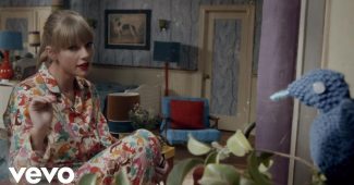 Taylor Swift – We Are Never Ever Getting Back Together (Official Music Video Youtube)