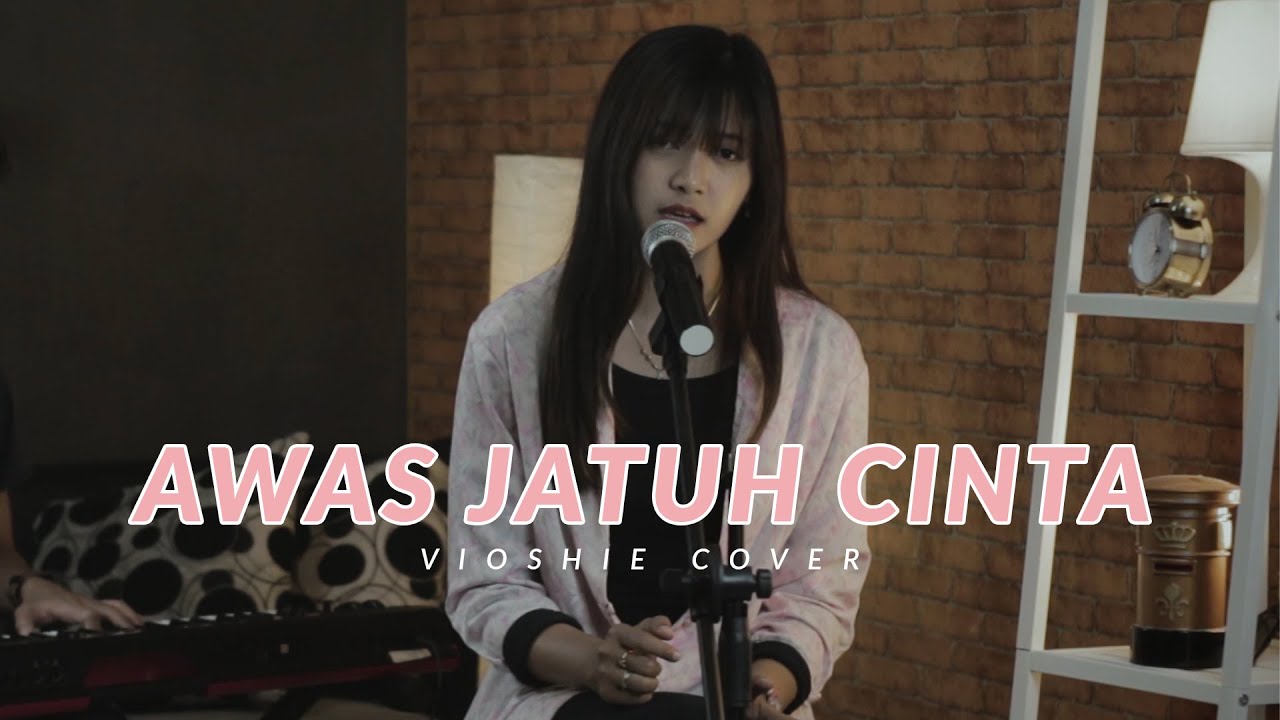 Vioshie – Awas Jatuh Cinta (Official Music Video Youtube)