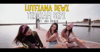 Lutfiana Dewi – Andaikan Waktu Bisa Kuputar Kembali (Official Music Video Aneka Safari Youtube)