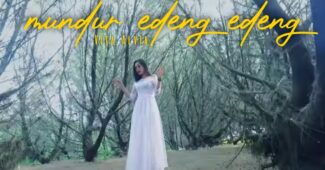 Vita Alvia – Mundur Edeng Edeng (Official Music Video Aneka Safari Youtube)